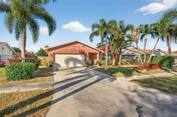 2691 SW 11th Pl, Deerfield Beach FL 33442
