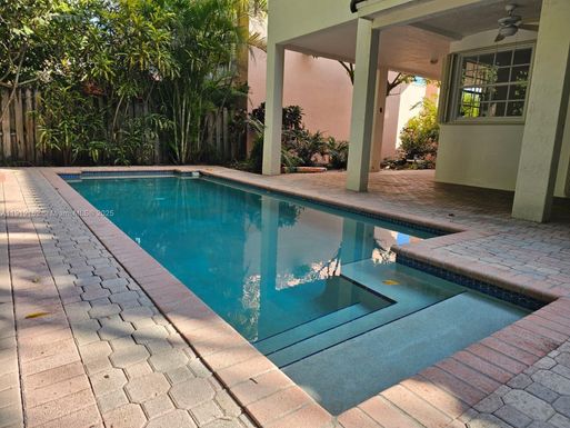 9441 NW 47th Ter, Doral FL 33178