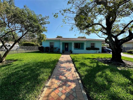 560 NW 190th St, Miami Gardens FL 33169