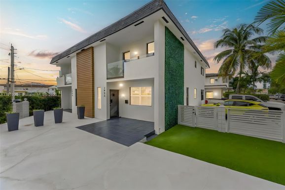 7996 Crespi Blvd # 4, Miami Beach FL 33141