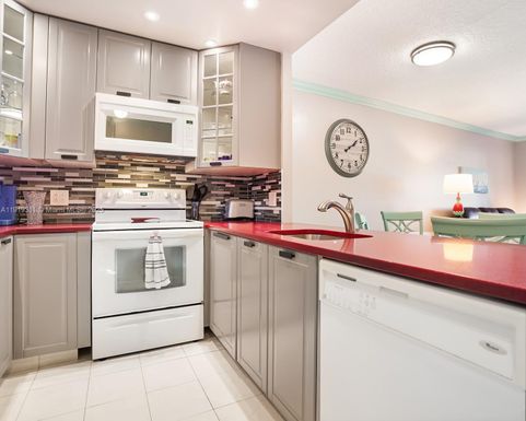 4705 NW 35th St # 616, Lauderdale Lakes FL 33319