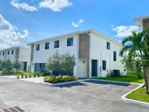 3282 SW 44th St, Dania Beach FL 33312