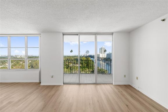 4101 Pine Tree Dr # 1112, Miami Beach FL 33140
