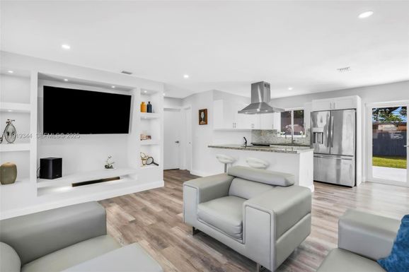 330 N 70th Ave, Hollywood FL 33024