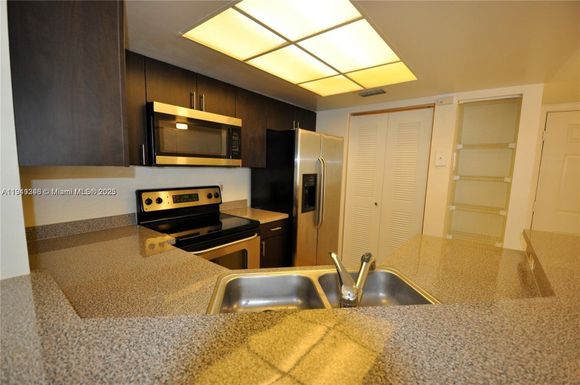 9250 W Atlantic Blvd # 916, Coral Springs FL 33071