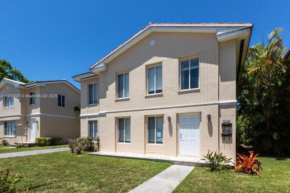 2880-2882 S Le Jeune Rd, Coral Gables FL 33134