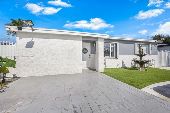 709 NW 14th St, Homestead FL 33030