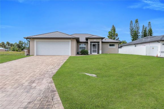 1301 Dorothy Ave N, Lehigh Acres FL 33971