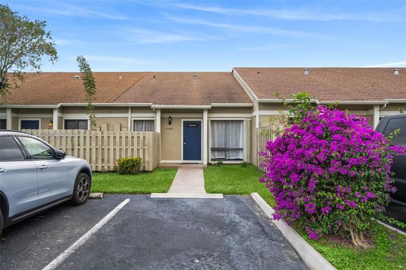 11166 NW 37th St, Sunrise FL 33351