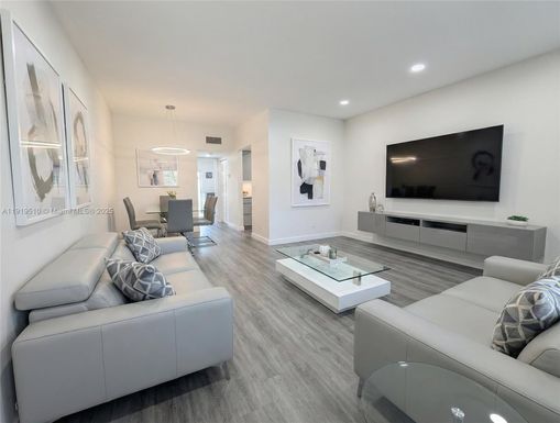 3081 NW 47th Ter # 202, Lauderdale Lakes FL 33313