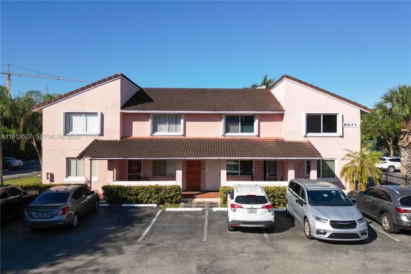 8041 Lake Dr # 102, Doral FL 33166
