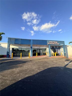 7685 Pines Blvd, Pembroke Pines FL 33024
