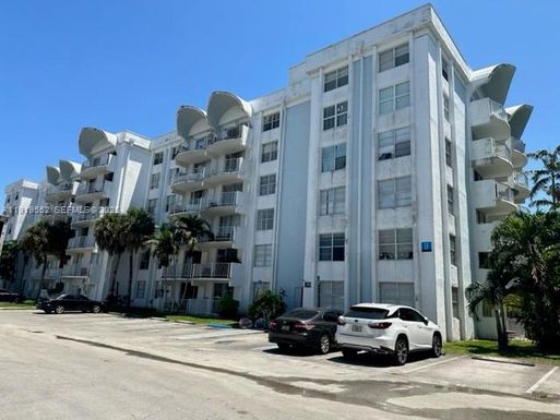 486 NW 165th St Rd # 302, Miami FL 33169