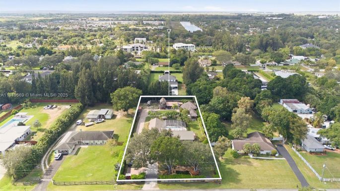 5601 SW 195th Ter, Southwest Ranches FL 33332