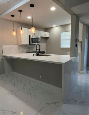 5102 NW 36th St # 605, Lauderdale Lakes FL 33319