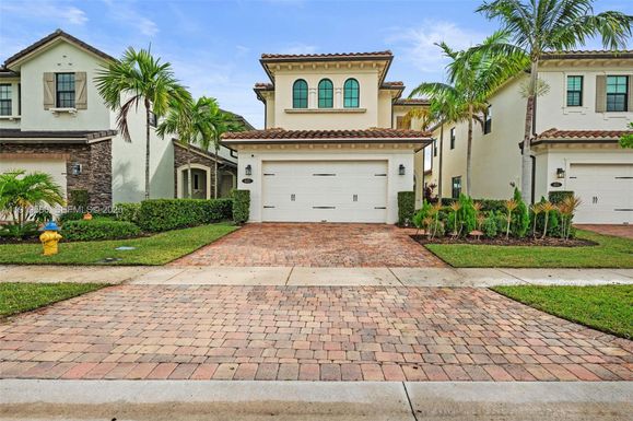 445 SW 113th Ln, Pembroke Pines FL 33025