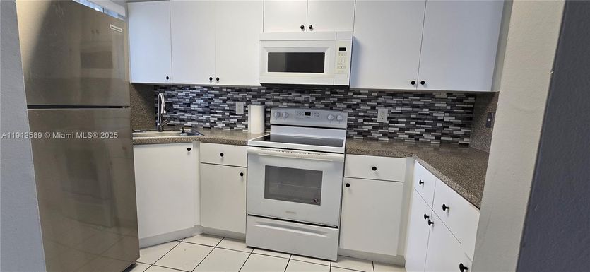 2630 W 76th St # 201, Hialeah FL 33016