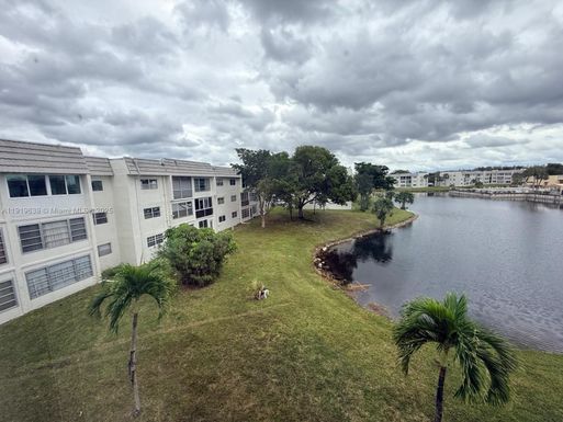 8220 Sunrise Lakes Blvd # 309, Sunrise FL 33322