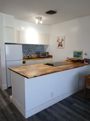 1000 SW 10th Ter # 17P, Hallandale Beach FL 33009