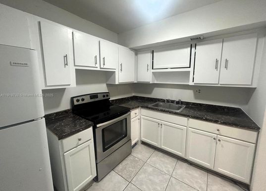 3600 NW 21st St # 101, Lauderdale Lakes FL 33311