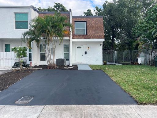 330 Sunshine Dr, Coconut Creek FL 33066