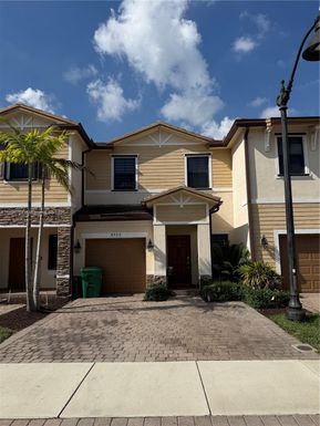 4725 Santa Cruz Way, Davie FL 33314