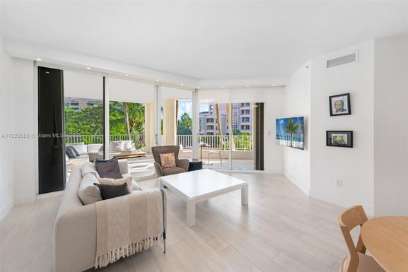 715 Crandon Blvd # 305, Key Biscayne FL 33149