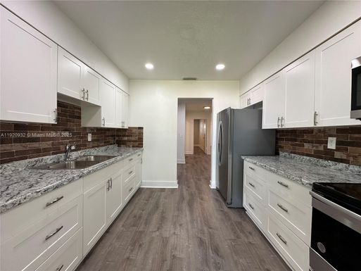 108 NW 1st St, Hallandale Beach FL 33009