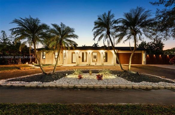 7020 Plantation Rd, Plantation FL 33317