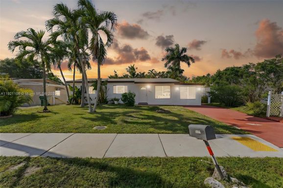4917 SW 43rd Ter # B, Dania Beach FL 33314