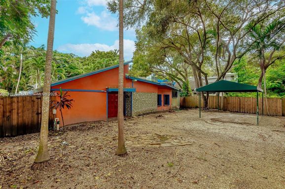 3656 Avocado Ave, Miami FL 33133