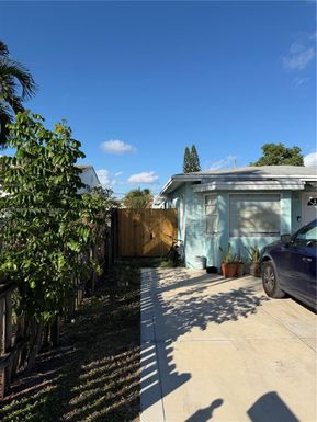 1927 Arthur St, Hollywood FL 33020