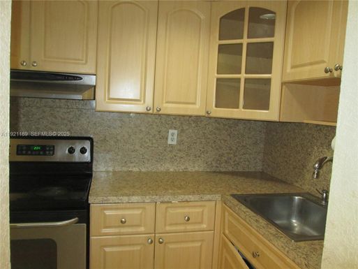 8001 W 6th Ave # O, Hialeah FL 33014