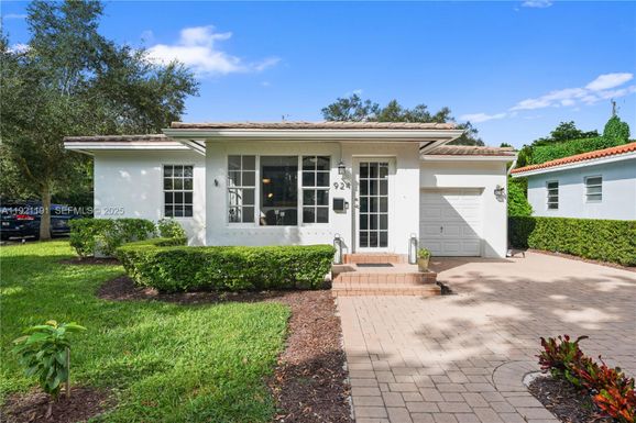 924 El Rado St, Coral Gables FL 33134