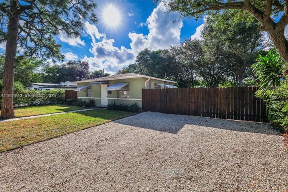 13590 NW 5th Ave, North Miami FL 33168