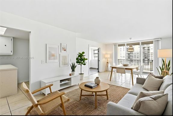 18071 Biscayne Blvd # 802, Aventura FL 33160