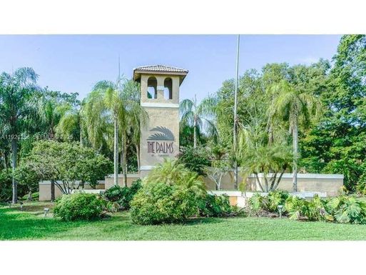 400 W Palm Cir W # 203, Pembroke Pines FL 33025