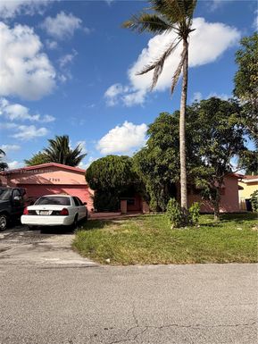 7749 Fairway Blvd, Miramar FL 33023