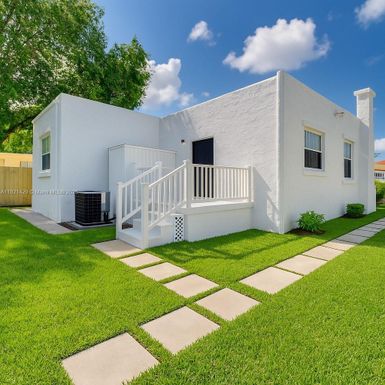 1845 NW 55th St, Miami FL 33142