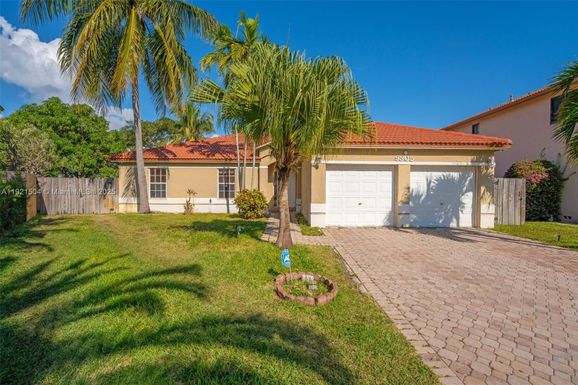 9305 SW 212th Ter, Cutler Bay FL 33189