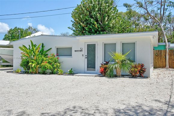 32 Pirates Dr, Key Largo FL 33037