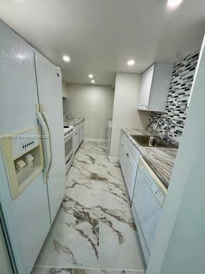 2081 NW 46th Ave # H102, Lauderhill FL 33313