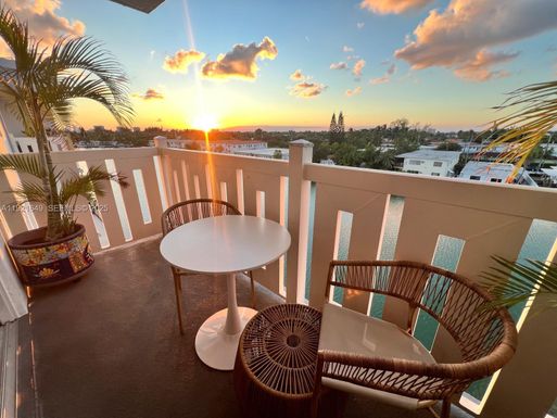 7900 Tatum Waterway Dr # 506, Miami Beach FL 33141