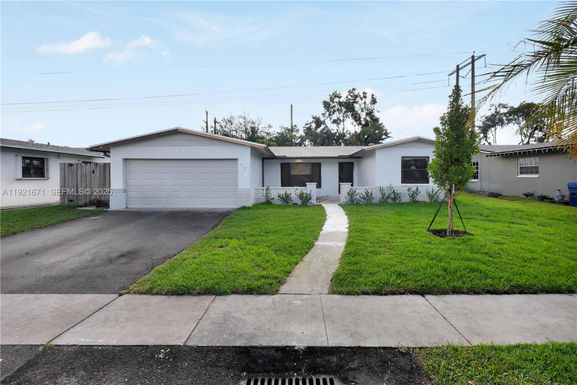1771 NW 93rd Ave, Pembroke Pines FL 33024
