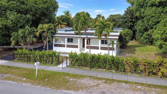 745 NW 140th St, Miami FL 33168