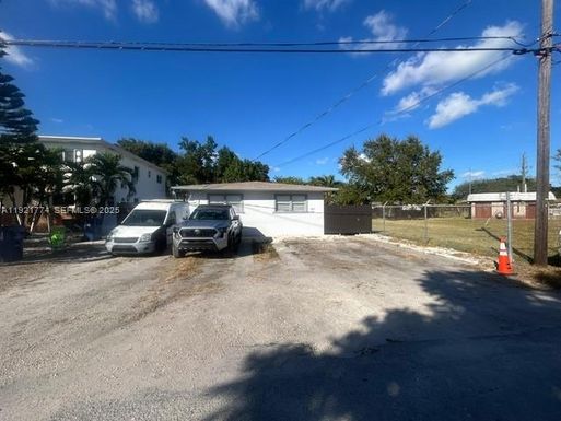 2931 NW 47th St # 2931, Miami FL 33142