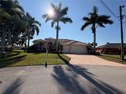 202 SW 42ND ST, Cape Coral FL 33914