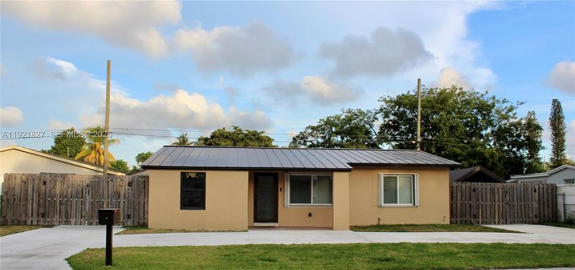 1715 N 59th Ave, Hollywood FL 33021