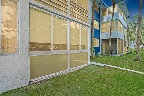 3140 Holiday Springs Blvd # 102, Margate FL 33063