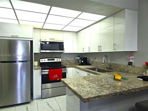 1750 W 56th St # 216, Hialeah FL 33012